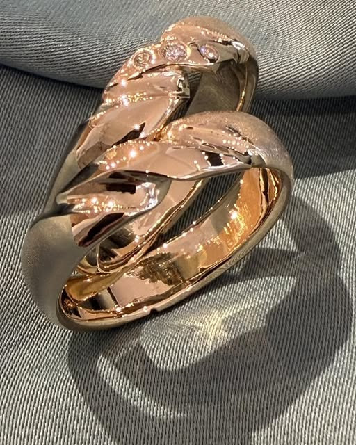 Guldsmed Lütken glæder sig over unge kunders besøg fra København