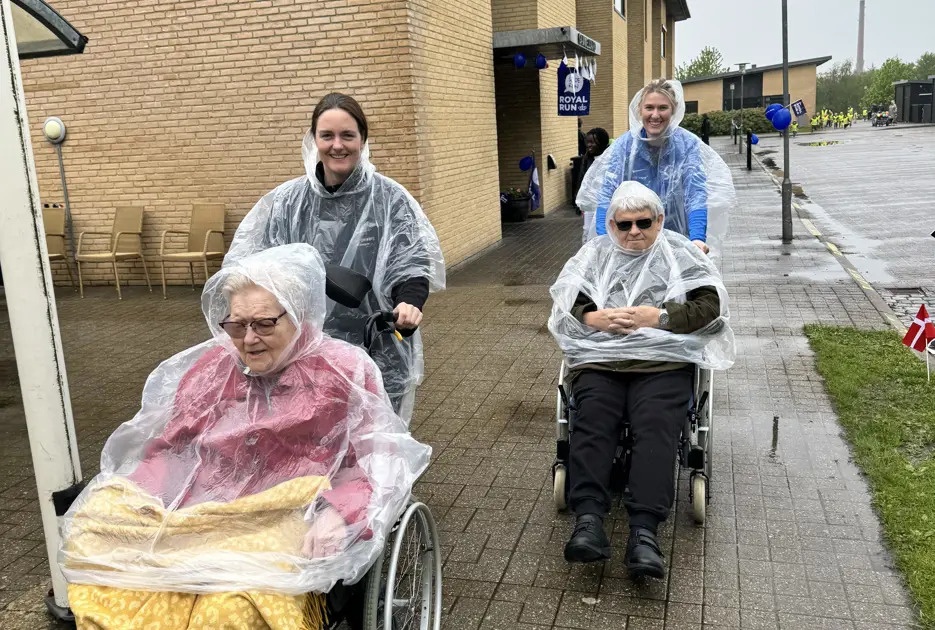 Fest, fællesskab og Royal Side Run trods regn hos Skive Kommunes plejecentre