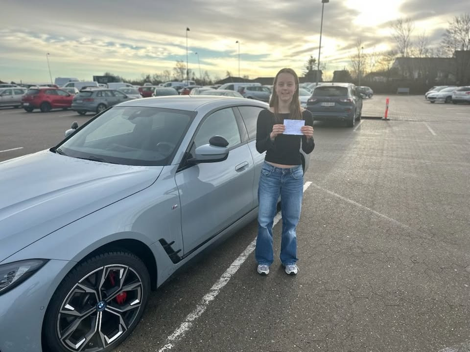 Kristiane bestod køreprøven i stil hos Vejgaard Køreskole v/Morten Rode