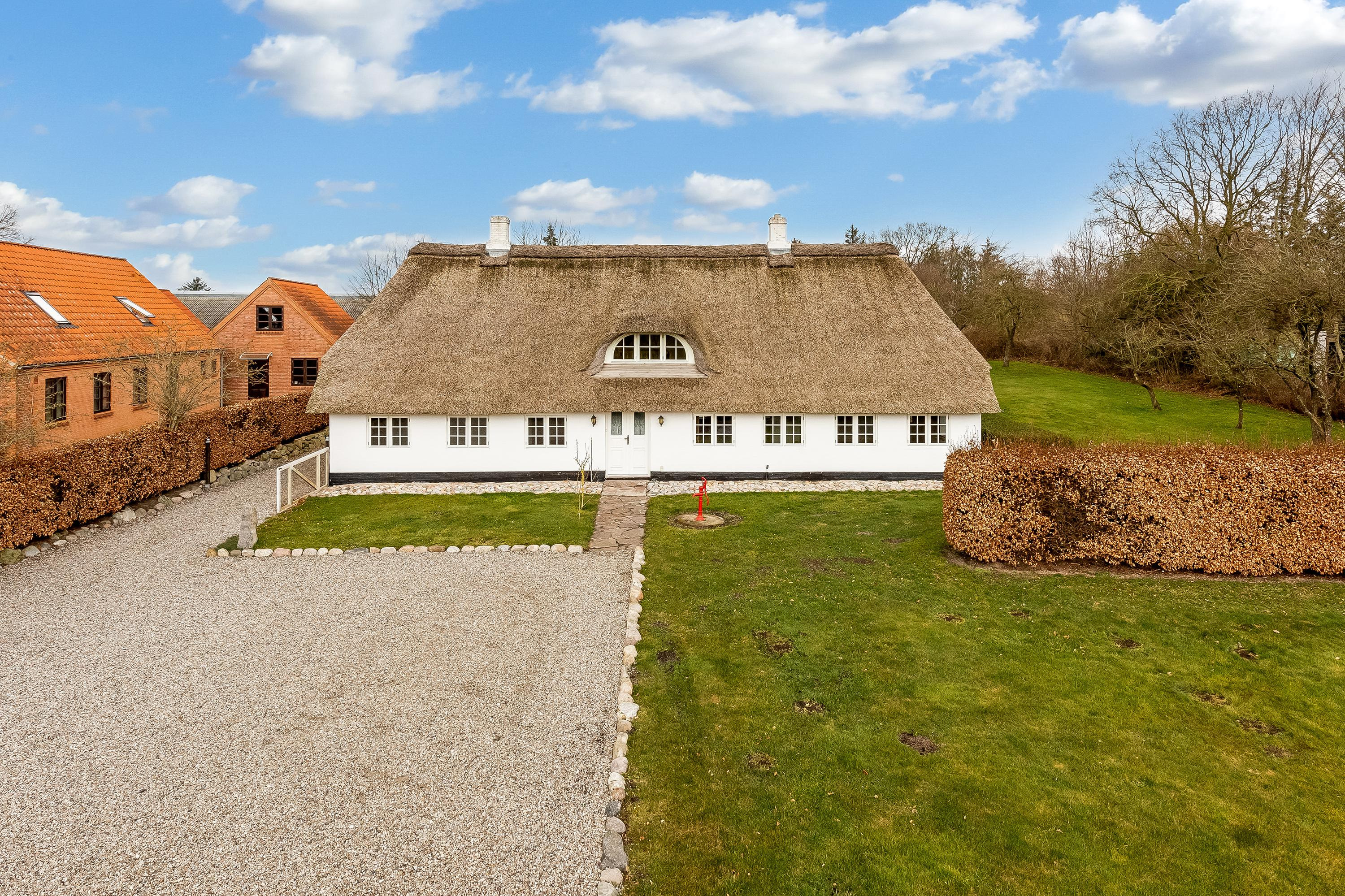 Charmerende Villa fra 1777 med Moderne Komfort og Historisk Sjæl