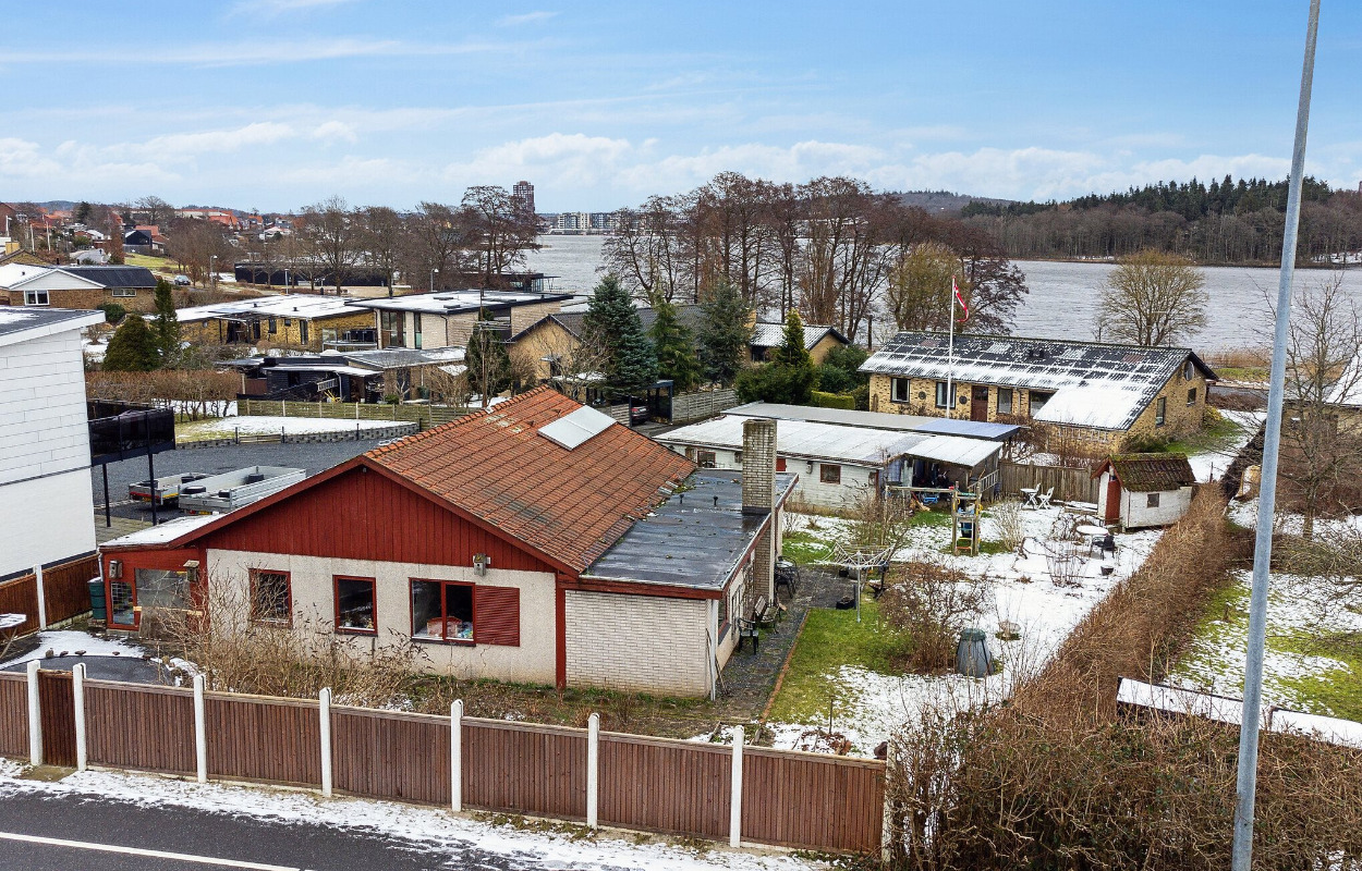 Nyhed på markedet! Unik chance: Håndværkertilbud med fed beliggenhed og vandkig