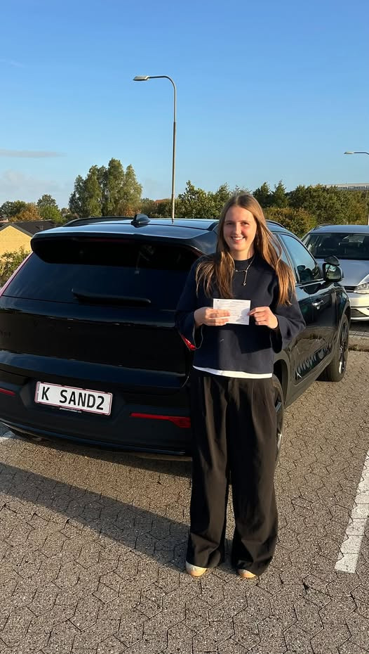 Kenneth Sand Køreskole ønsker Caroline Alrø tillykke med bestået køreprøve