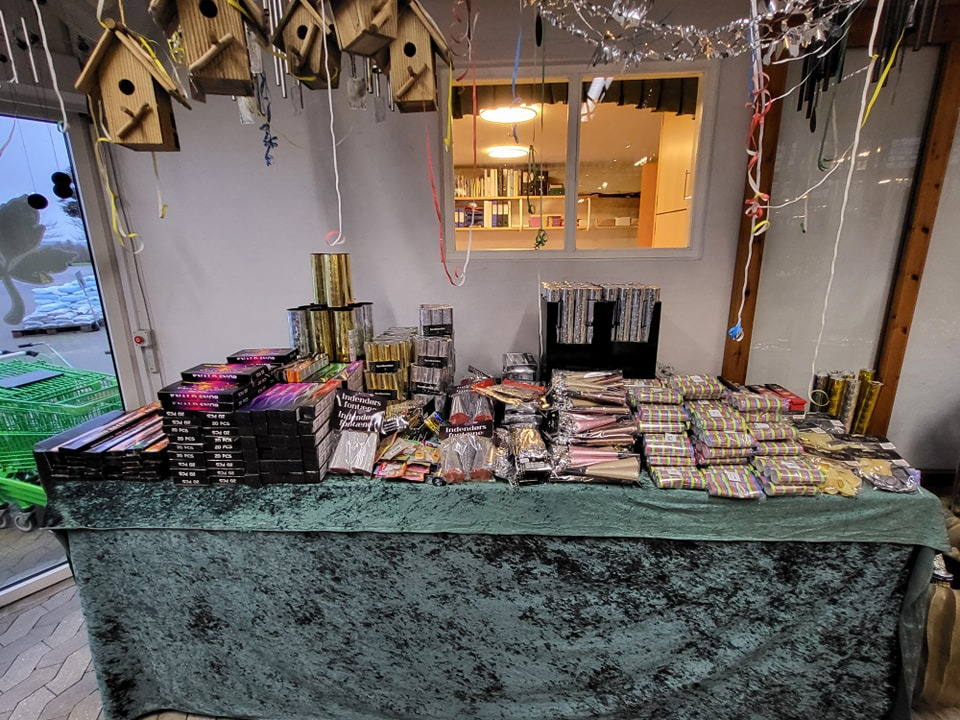 Asmild Plantecenter ApS er klar til nytår med pynt, fyrværkeri og blomster