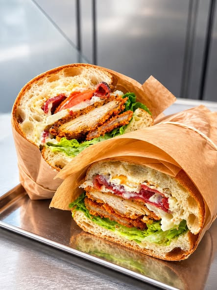 FrAAderen serverer månedens sandwich C.R.E.A.M. i juni
