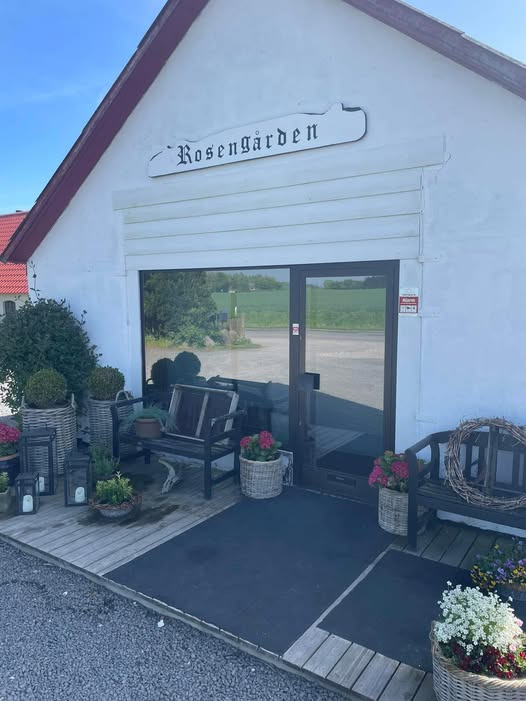 Rosengårdens Gårdbutik tilbyder pinsekasse med delikatesser til pinsebordet