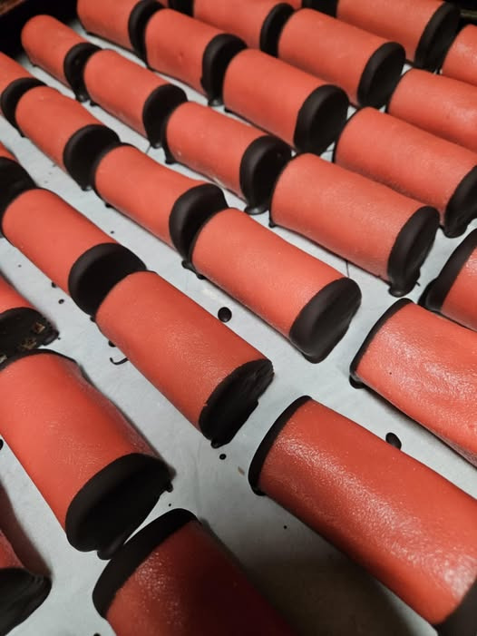 Løgstørvejens Bageri lancerer træstammer i landsholdstrøjer til håndbold-EM