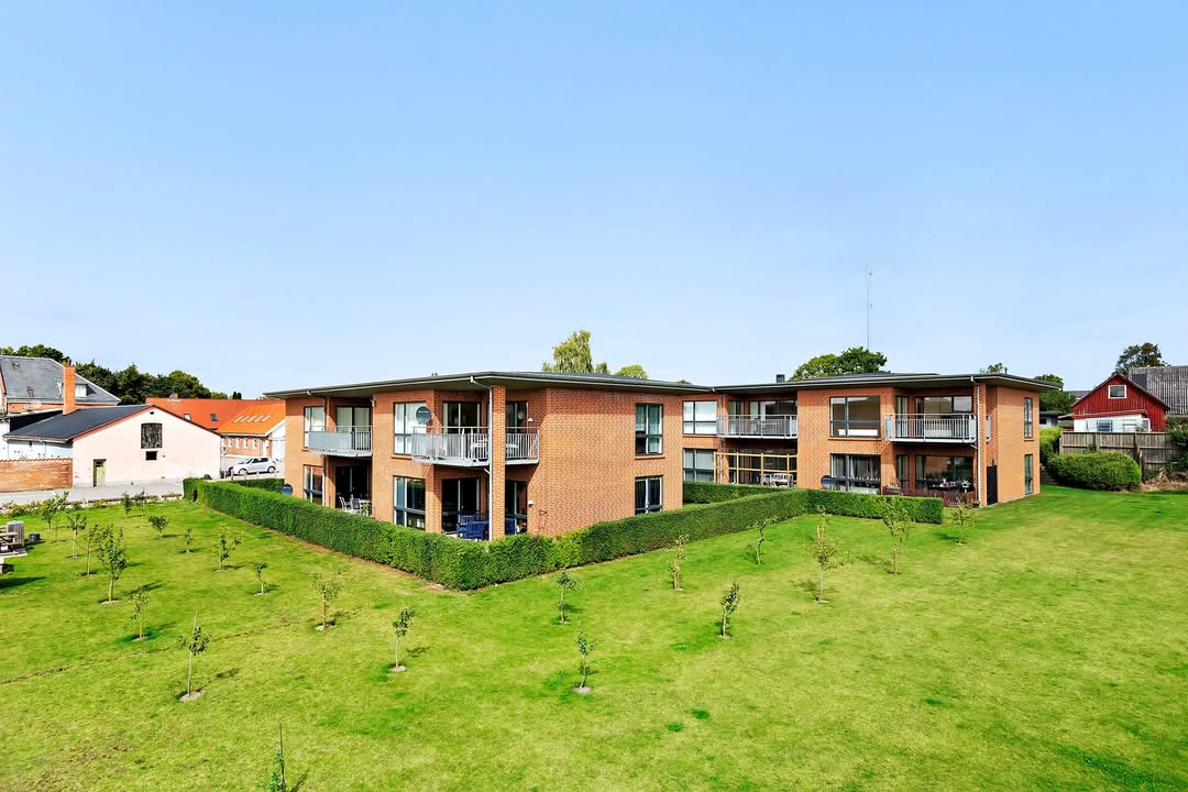 Ledig lejlighed i Ørsted: Stor altan og tæt på faciliteter hos RandersBolig