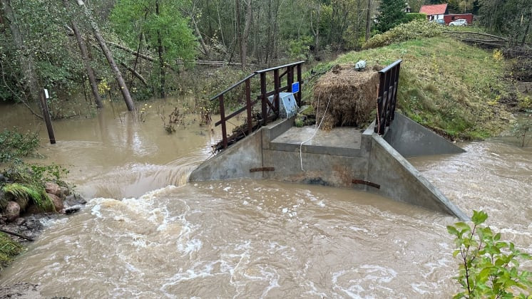 Status på den braste dæmning i Odder