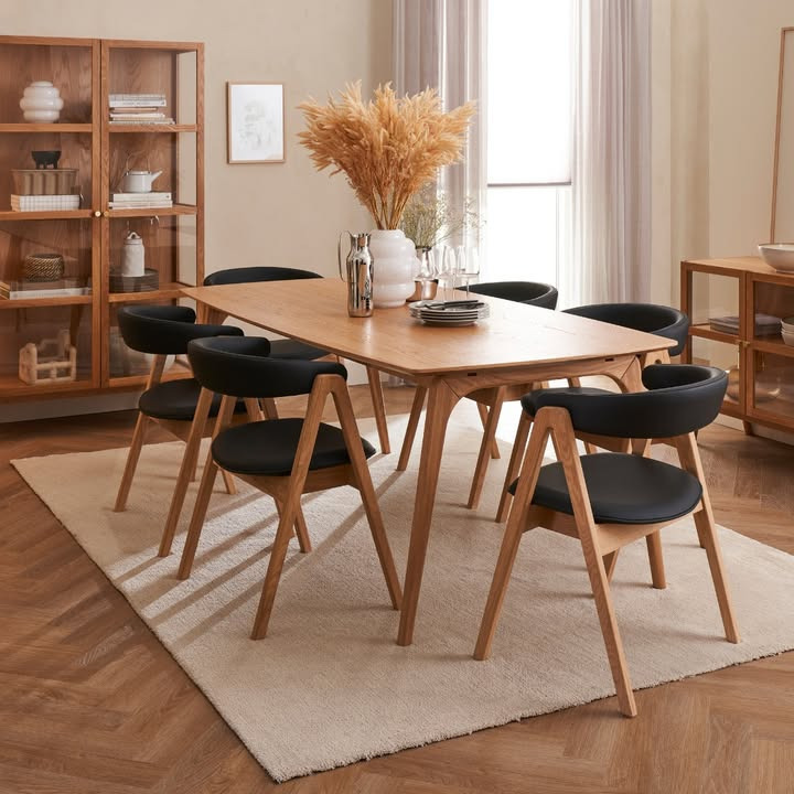 Møblér med Kumo Holstebro tilbyder 1.000 kr. rabat på Forma spiseborde