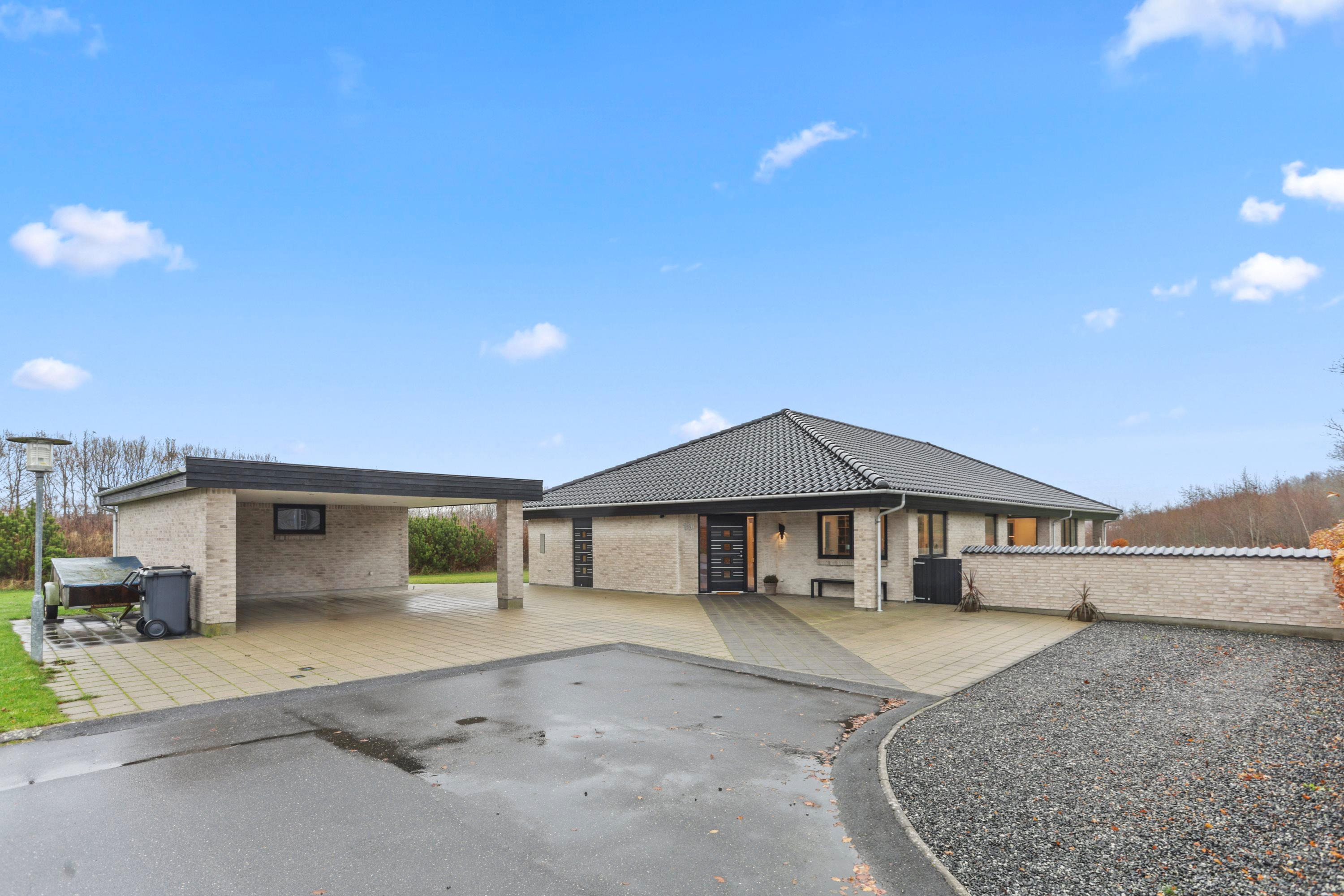 Rummelig familievilla fra 2017 med moderne komfort