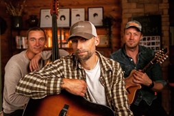 Henrik Johannessen & the Roots bringer Nashville til Tørring