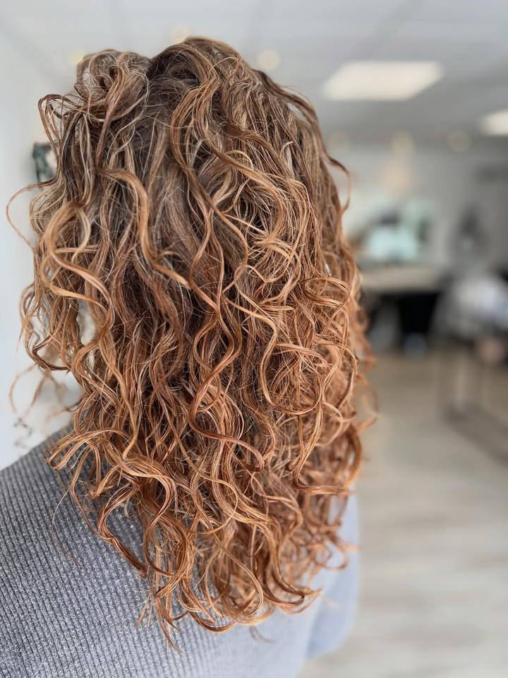 BØGVAD præsenterer balayage og krøller for naturlig skønhed