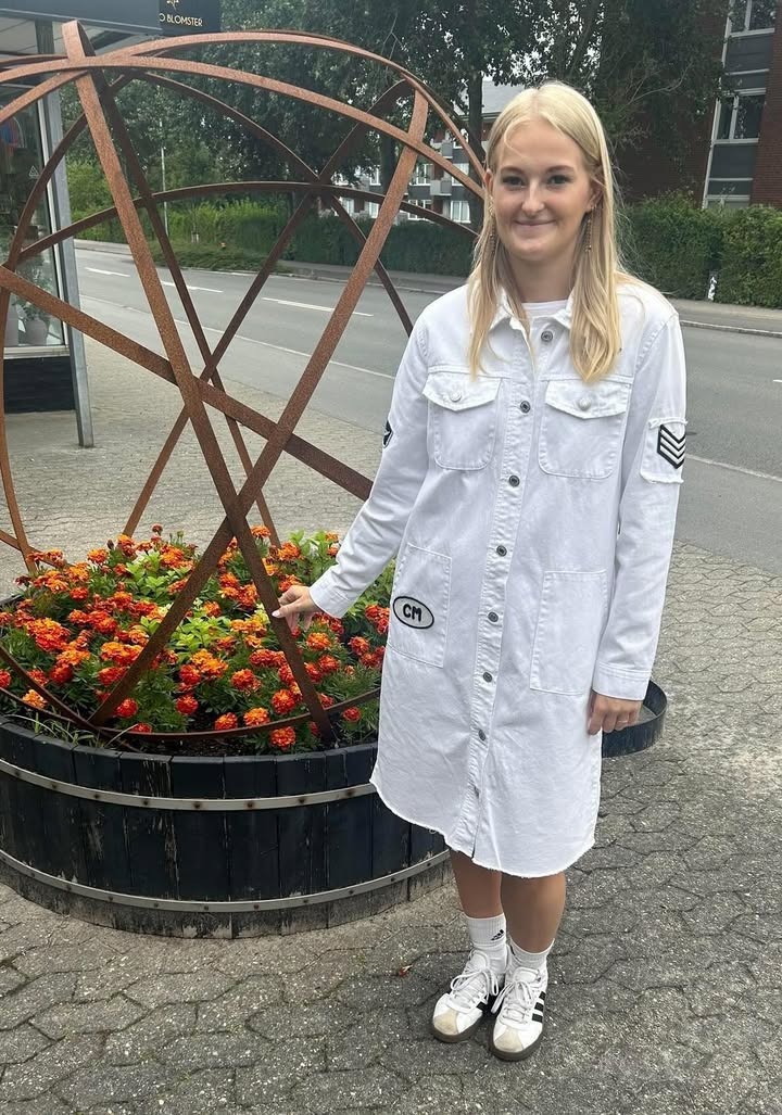 Rosengreen tilbyder stor rabat på smart Costa Mani kjole/jakke