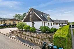 Indflytningsklar villa med storslået udsigt over Paradiset