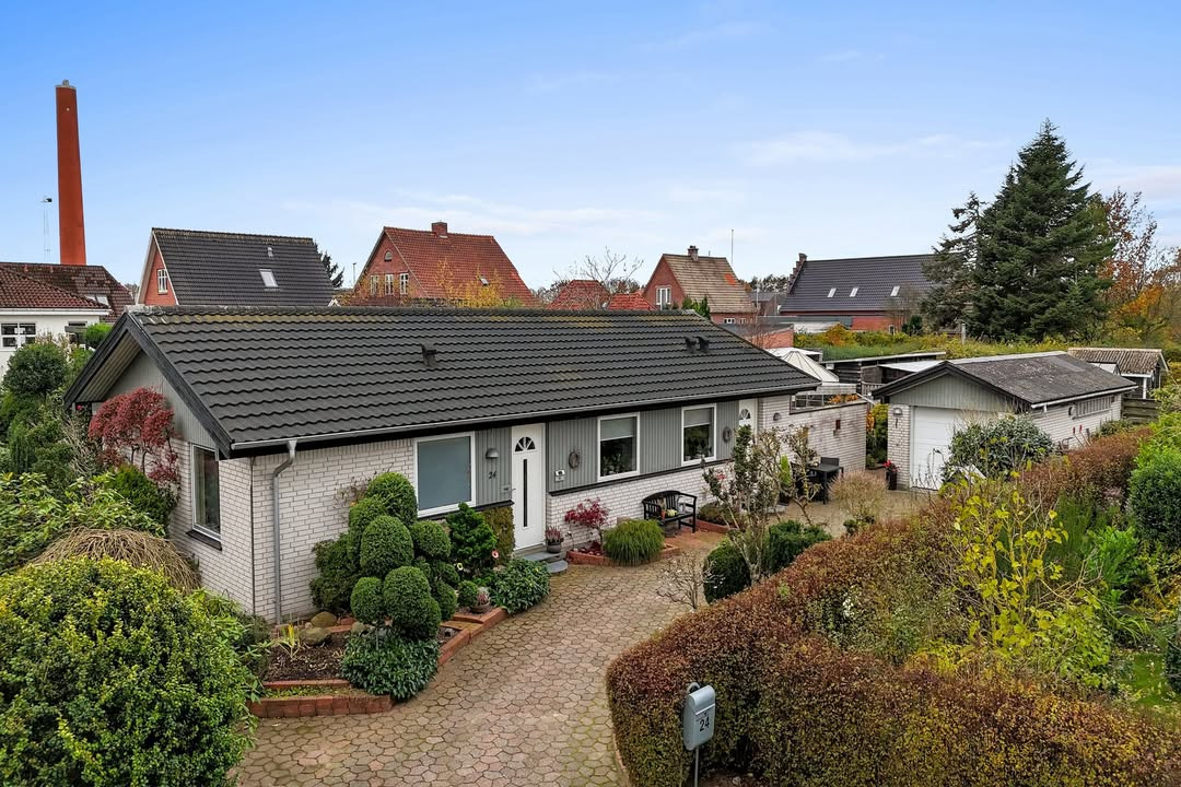 Mæglerhuset annoncerer ny pris på velholdt villa i Tylstrup