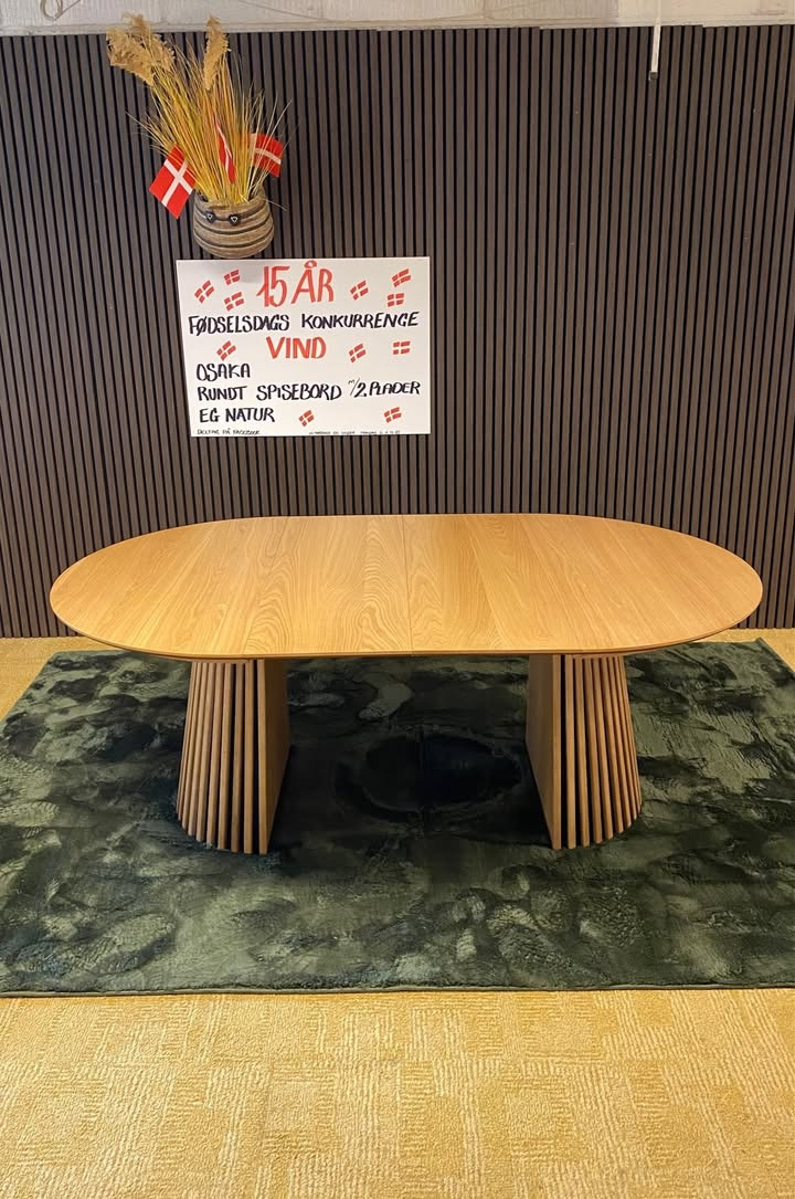 Kumo Outlet fejrer 15 år med konkurrence om spisebord i eg