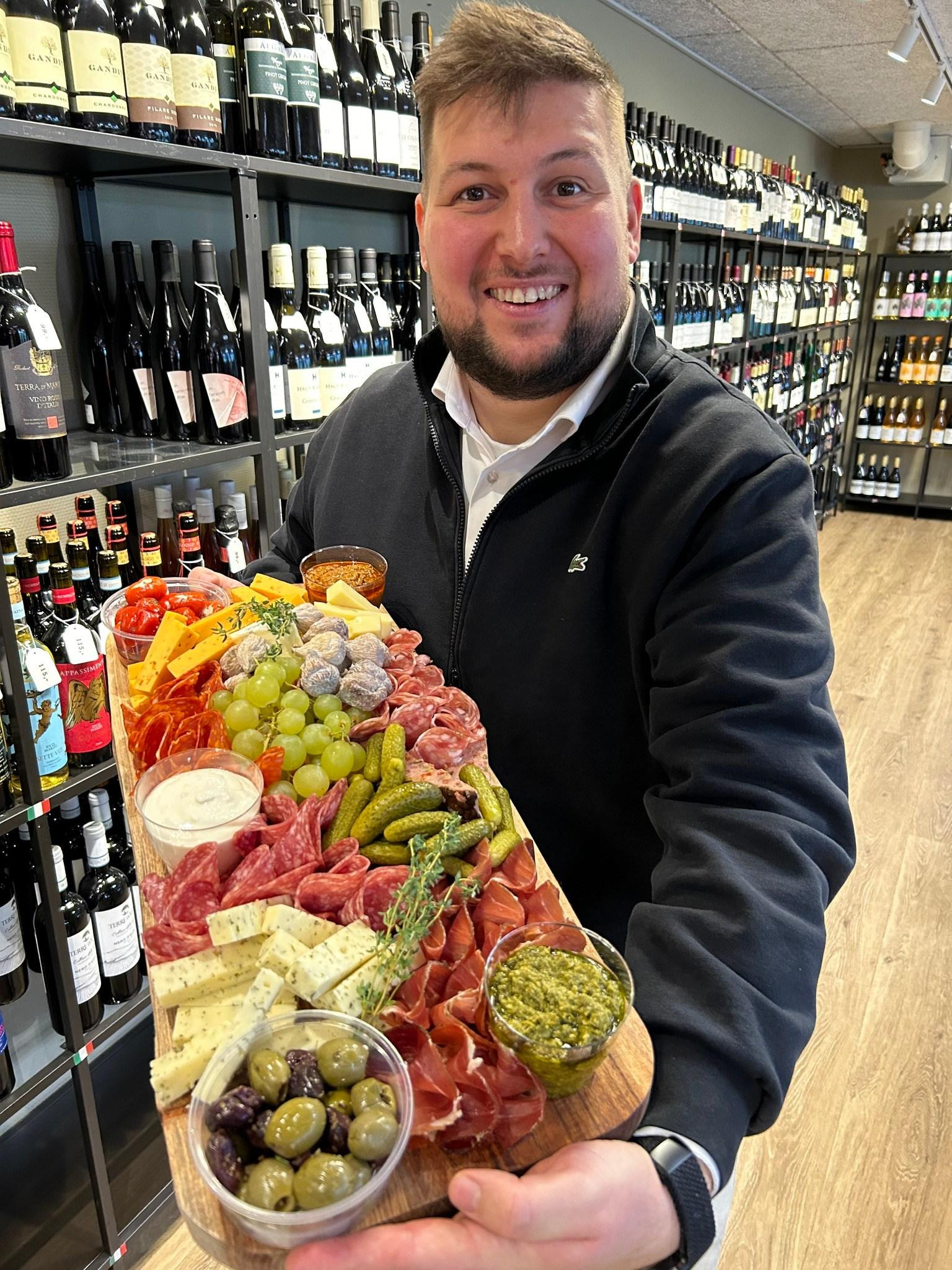 Tapas take-away tilbud: Fredericia Vinhandel giver gratis vin med din bestilling