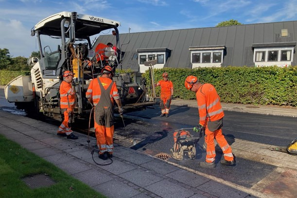Asfaltarbejde i aften- og nattetimerne på Skovvangen