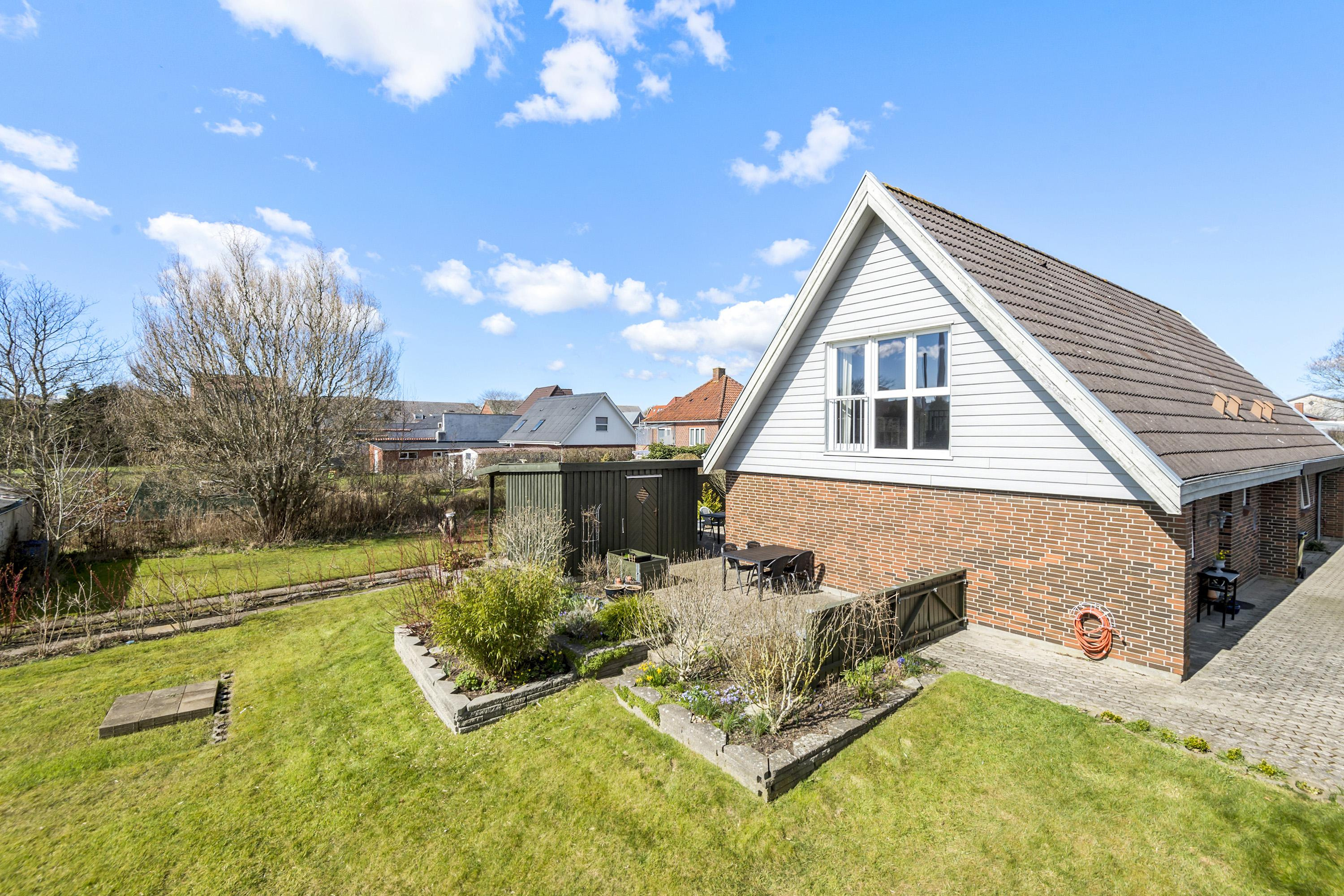 Charmerende bolig på Manøgade 13B – med skøn have og solrig terrasse!