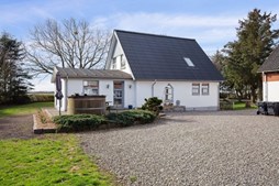 Landsted nær Brønderslev sættes ned med 100.000 kr og inviterer til åbent hus