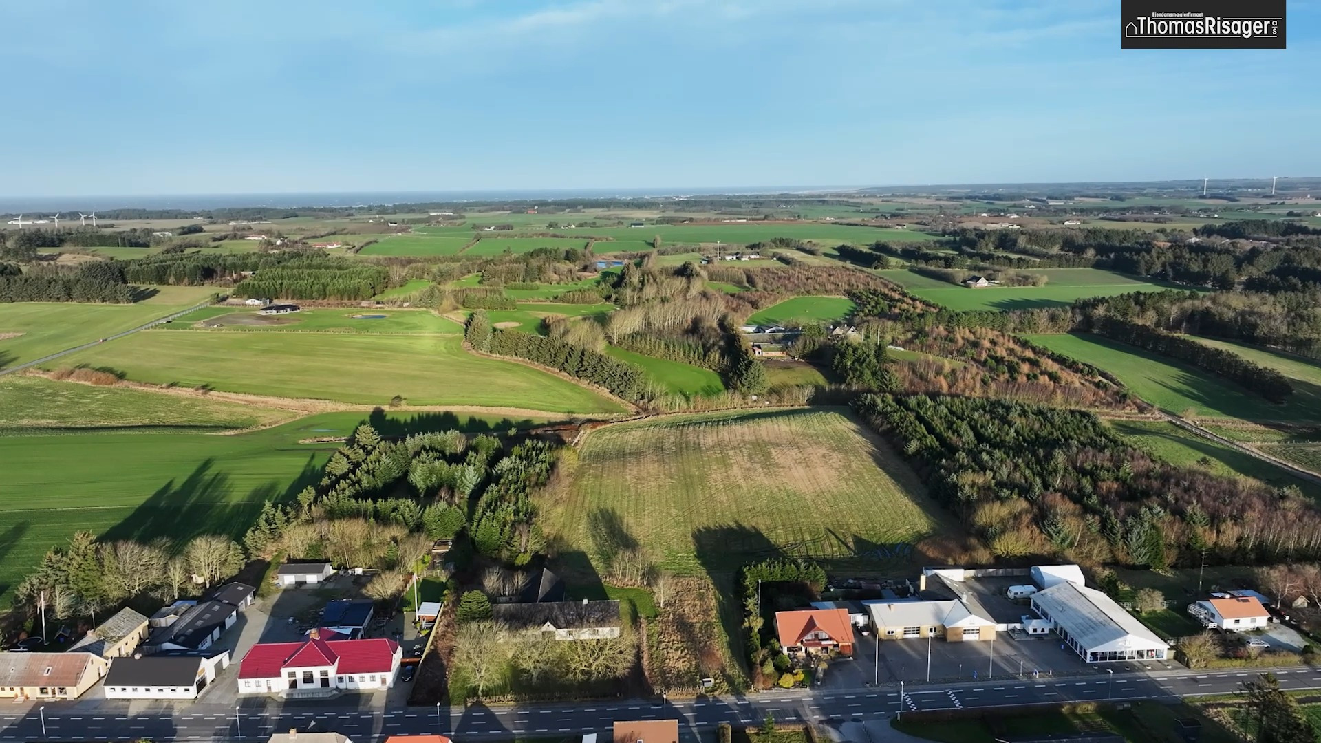 Ejendomsmæglerfirmaet Thomas Risager A/S præsenterer charmerende landejendom nær Lønstrup med 4,2 ha jord