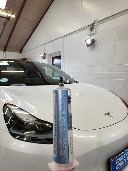 Detailing Center behandler Tesla Model 3 med 2-trins polering og Opti-Coat Ultra Shine
