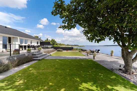 Top 6 over dyreste boliger til salg i Kirke Hyllinge. Priser op til 15.750.000 kr