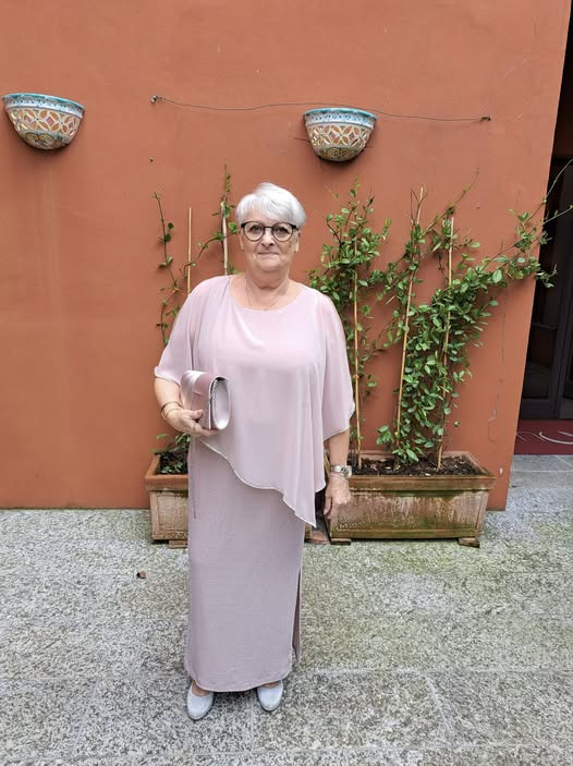 Helle stråler i Frank Lyman kjole til bryllup i Italien købt hos Skott Aalborg