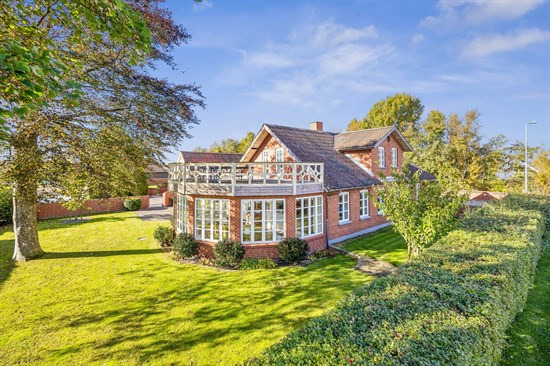 Pris sat ned med 500.000 kr. på Knøsgårdvej 38