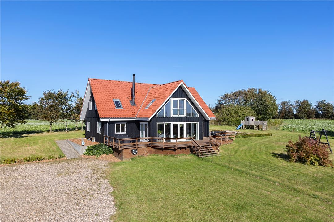 Til salg hos EDC Skive I/S: Virkelig dejlig og indbydende ejendom