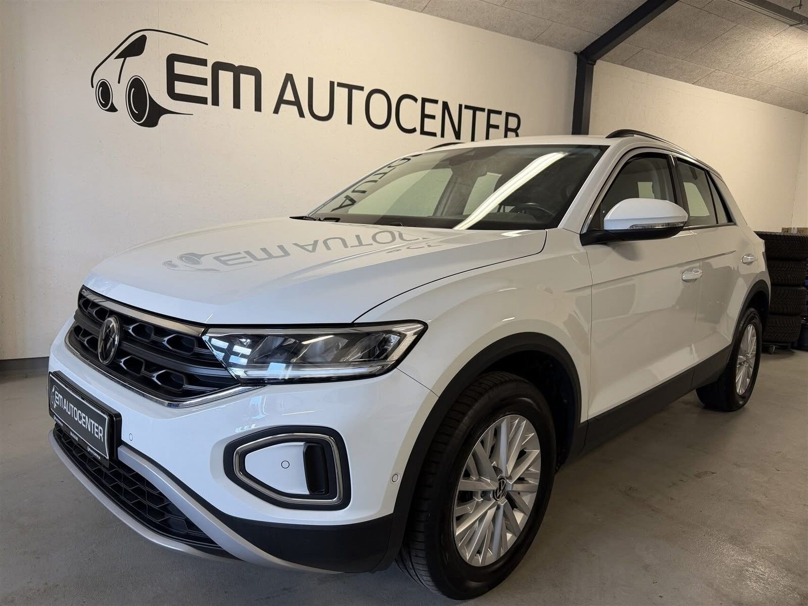 EM AUTOCENTER ApS fremhæver en topklargjort VW T-Roc på lager