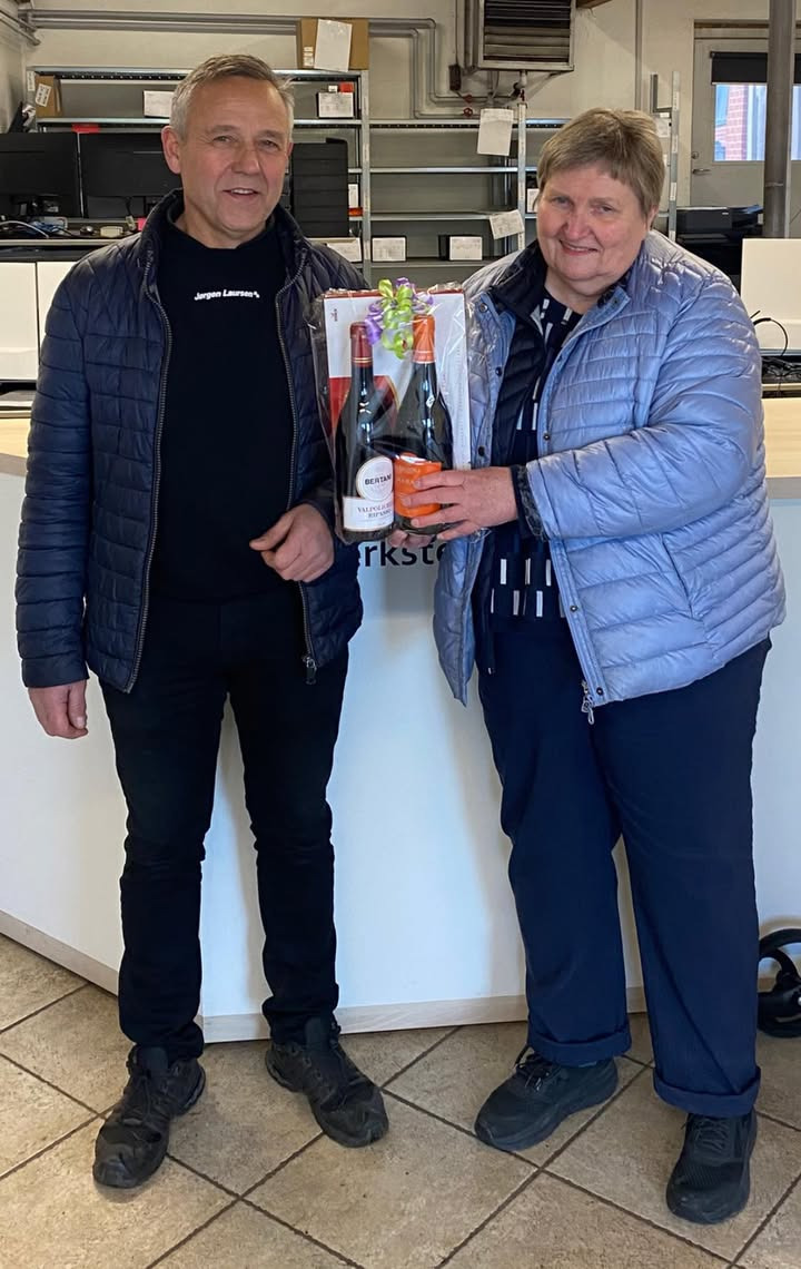 Jørgen Laursen A/S fejrer Lilly Krogh som vinder af kundetilfredshedskonkurrence