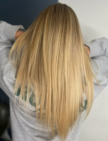 Chlou fremhæver Saschas gyldenblonde balayage som et varmt hårtrend