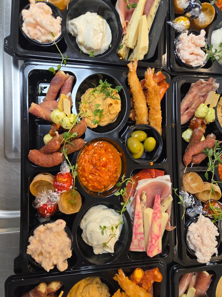 MENY Randers tilbyder tapasplatter til 2 personer for 145 kr.