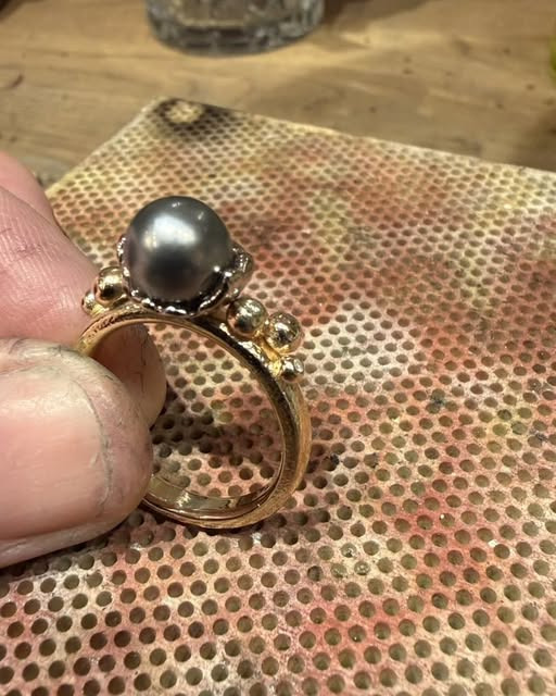 Guldsmed Lütken forvandler gammelt guld til smukke arvestykker