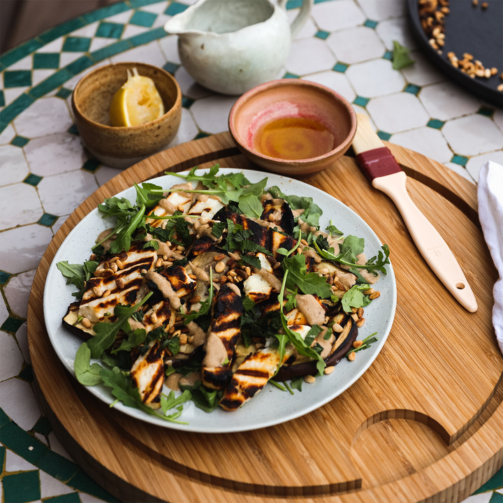 En finger på pulsen i Hals