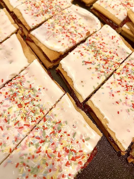 Det Lune Brød - Hobro tilbyder tirsdagstilbud på hindbærsnitter til kun 10 kr. stykket