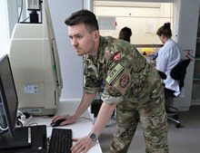 Lad os sammen hylde reservister og frivillige med uniform