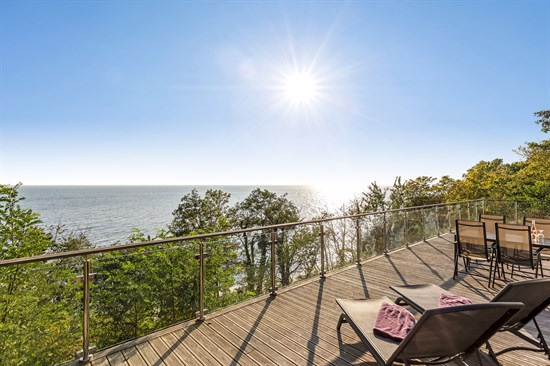 Top 6 over dyreste boliger til salg i Aakirkeby. Priser op til 6.950.000 kr