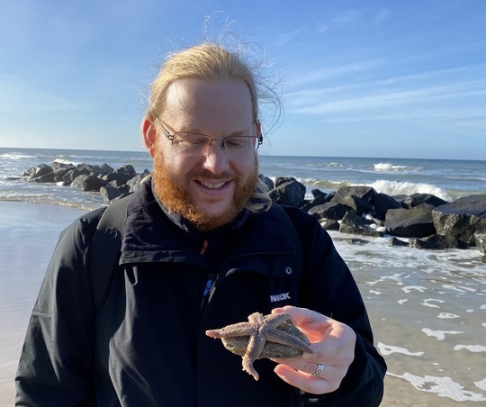 Tysk turist donerer kæmpe beløb til dansk strandrensning