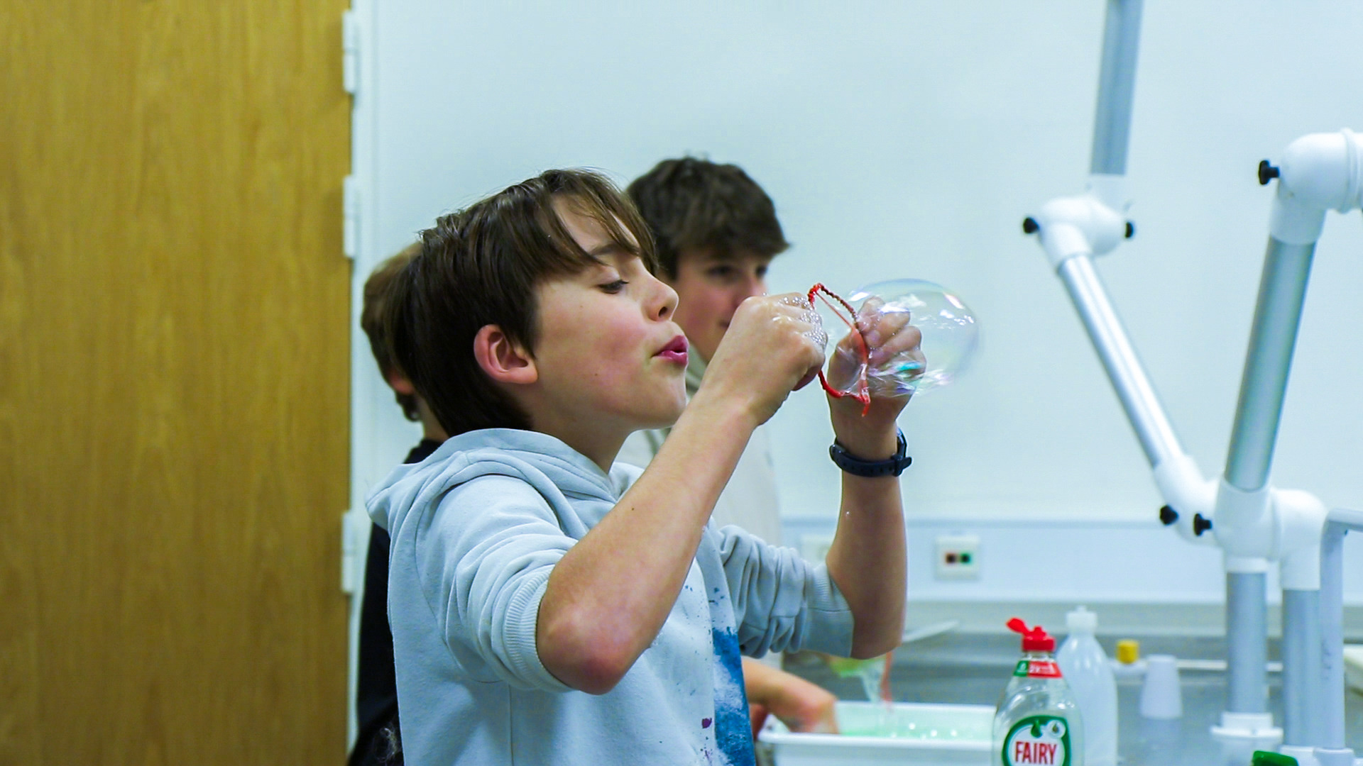 Børn med “sultne hjerner” går til videnskab i Fredericia 