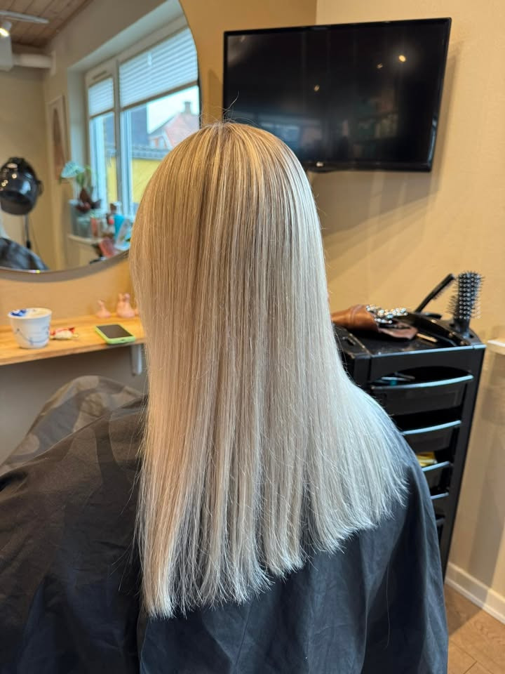 COMBI FRISØREN byder Helle velkommen tilbage i salonen