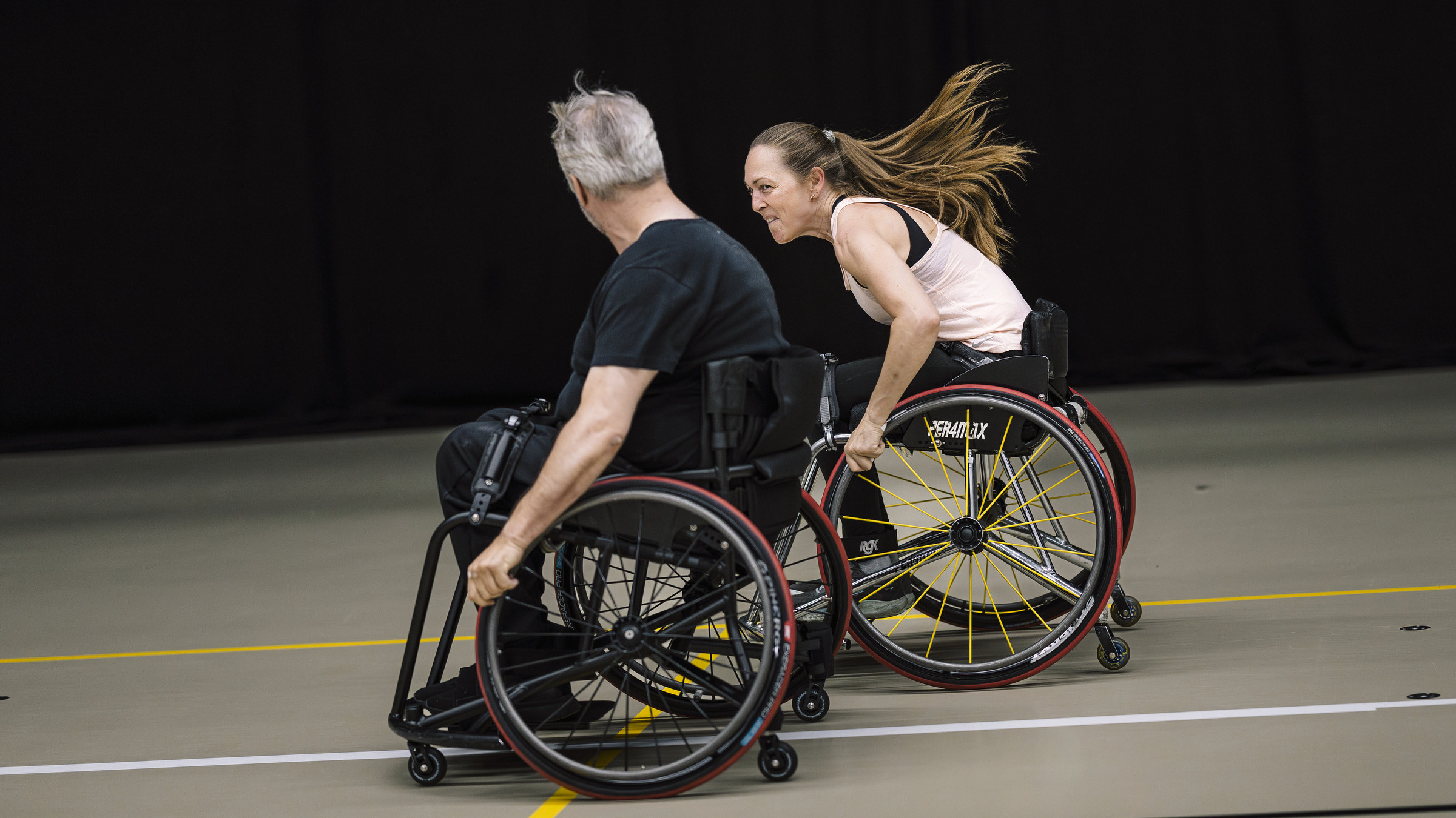 Næstved Kørestolsbasket får donation til tre nye basketkørestole, der skal sikre holdets fremtid