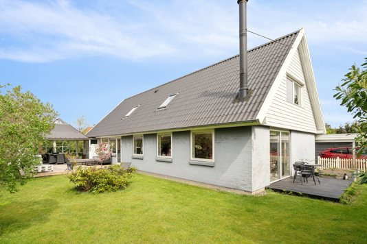 241 etagemeter villa på lukket villavej i Risbjergkvarteret