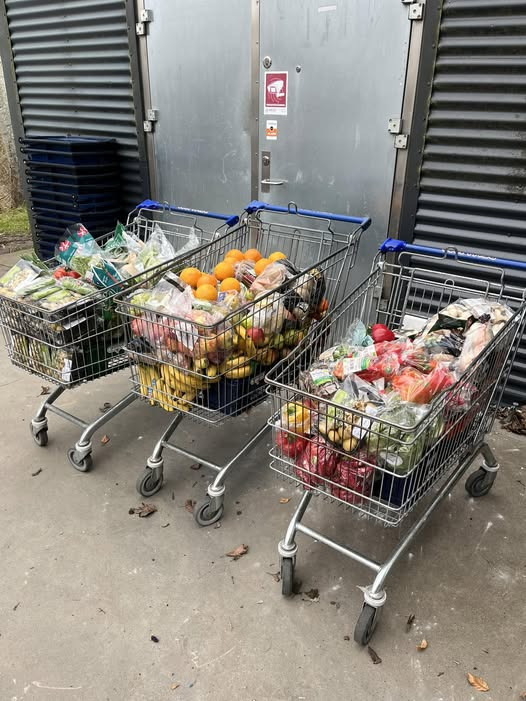 Rema 1000 Aalborg deler frugt og grønt ved bagdøren – først til mølle