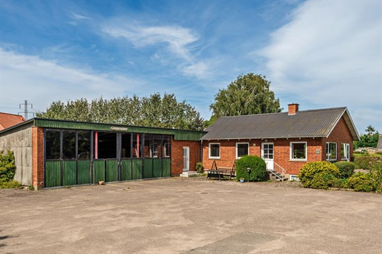 Ugerløsevej 5, Ugerløse til salg for 1,5  mio. kroner - Se 5 andre boliger til salg i Kalundborg Kommune