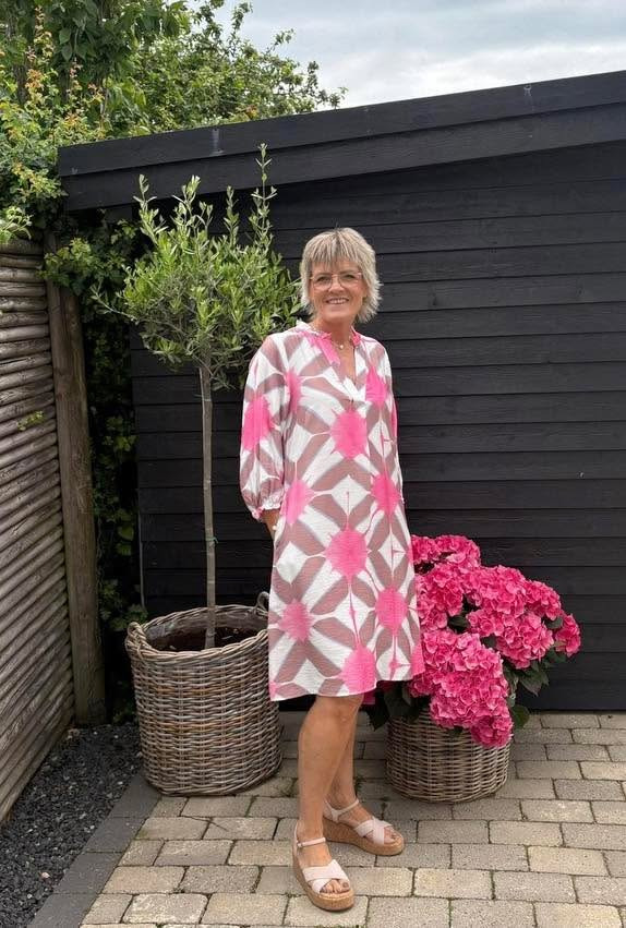 Rosengreen tilbyder flot viskosekjole fra Costa Mani til nedsat pris