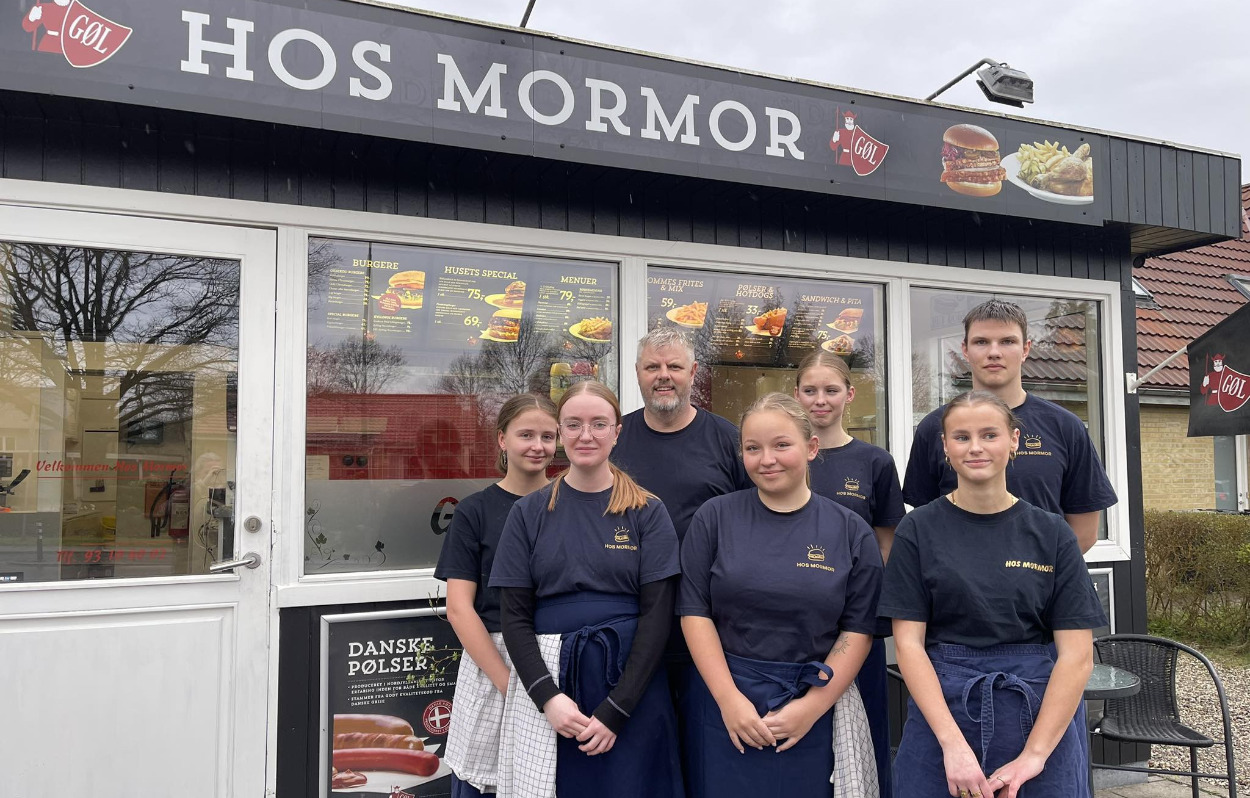 Hos Mormor er den lokale grillbar med et bankende hjerte for velgørenhed