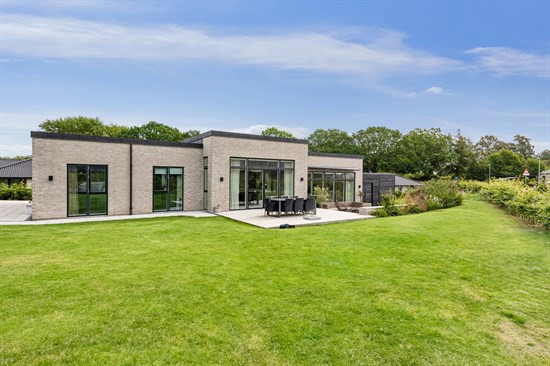 Pris sat ned med 300.000 kr. på Brovangsvej 48