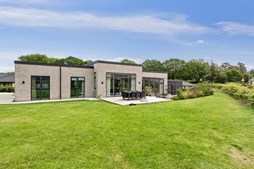 Pris sat ned med 300.000 kr. på Brovangsvej 48